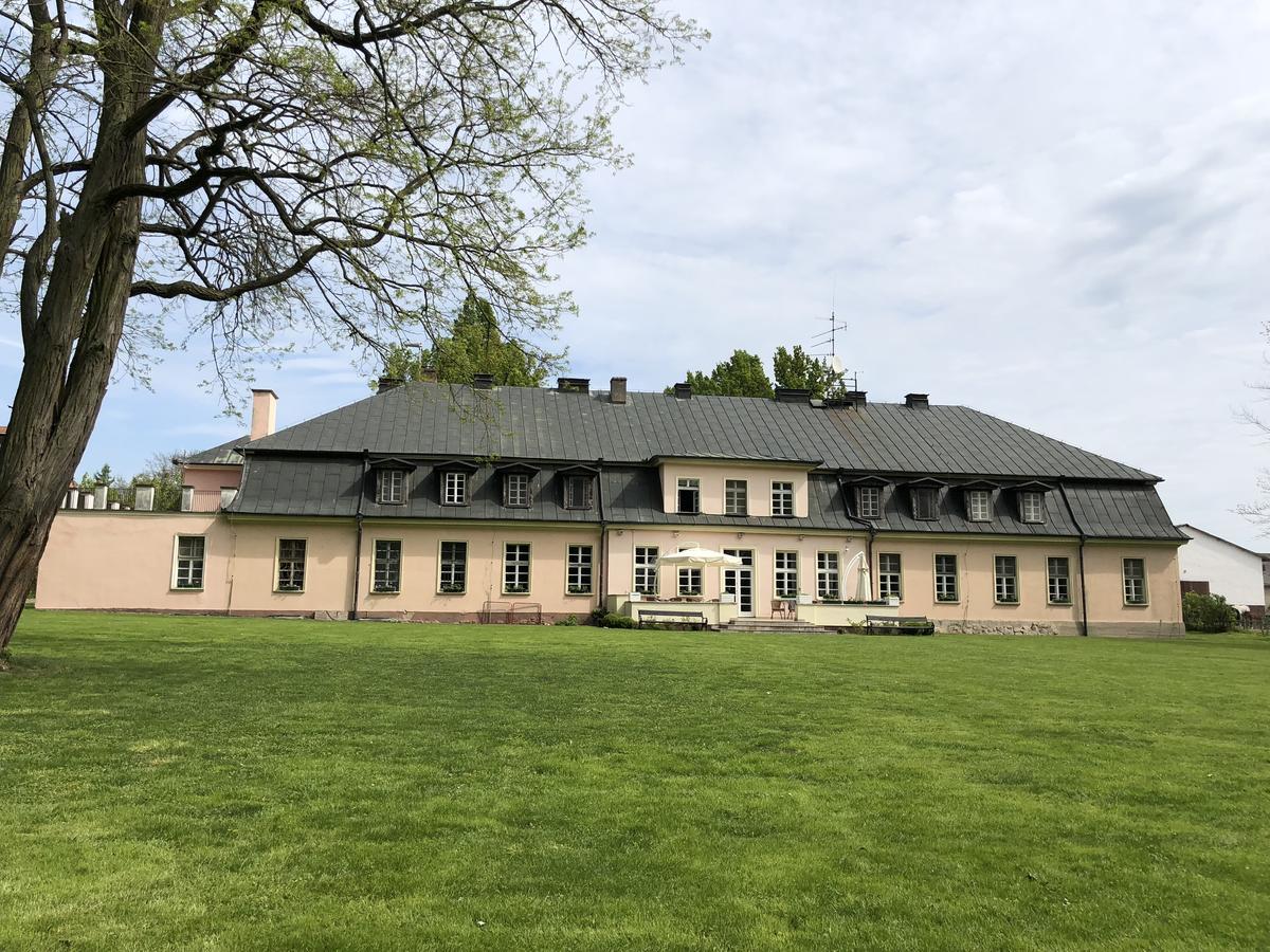 Dworek Bielin Exterior foto